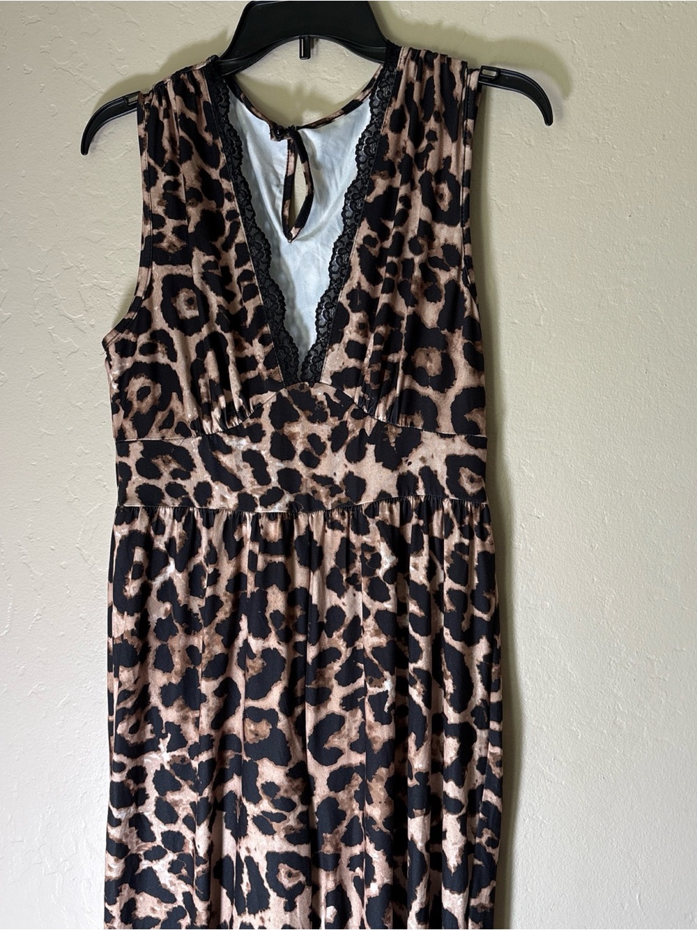 Sleeveless Leopard Print V-Neck Maxi Dress